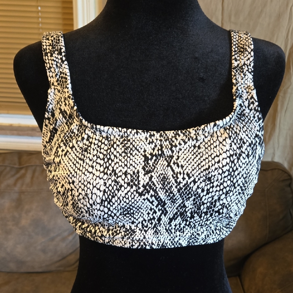 Xhilaration Black & White Snake Print Crop Tank